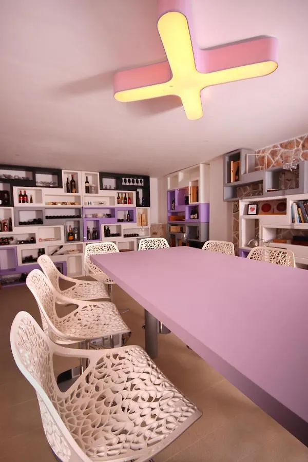 Velanera Hotel & Restaurant Sisan