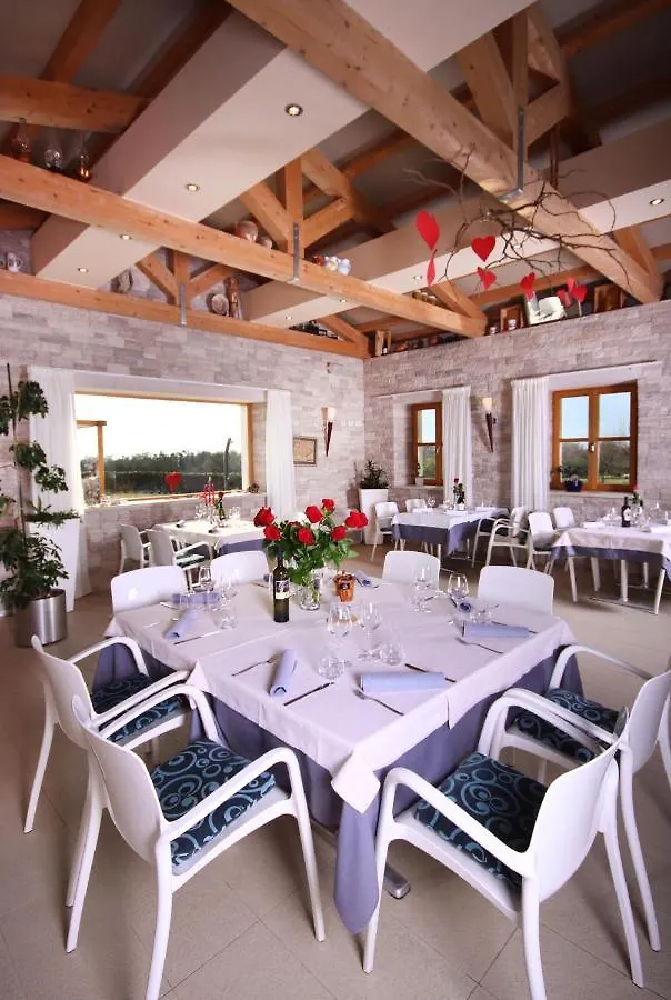 Velanera Hotel & Restaurant Sisan