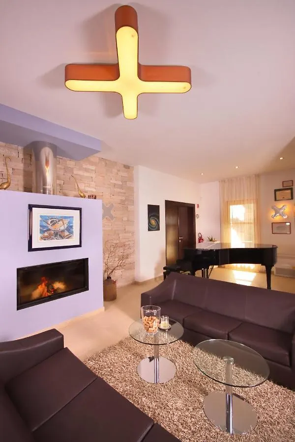 Velanera Hotel & Restaurant Sisan
