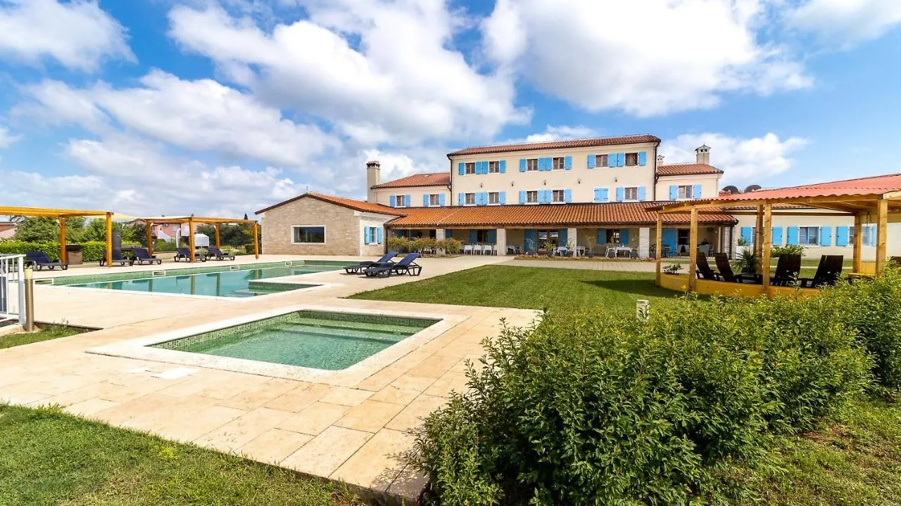 Velanera Hotel & Restaurant Sisan
