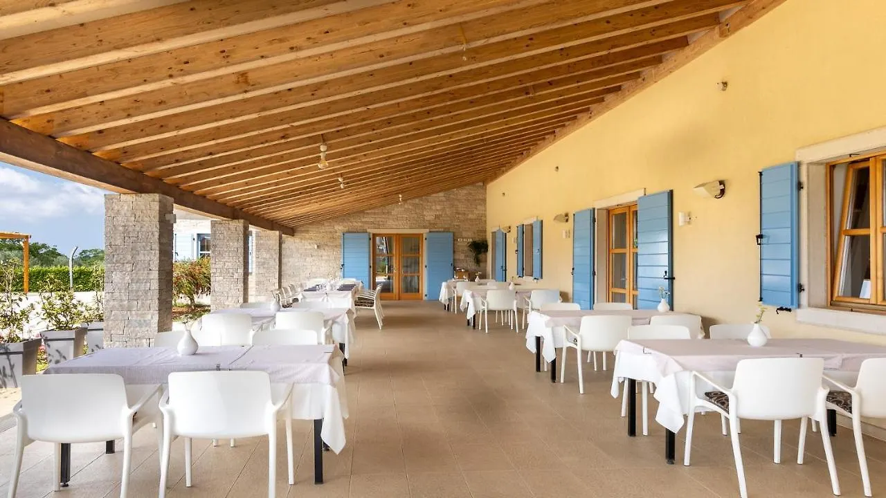 Velanera Hotel & Restaurant Sisan