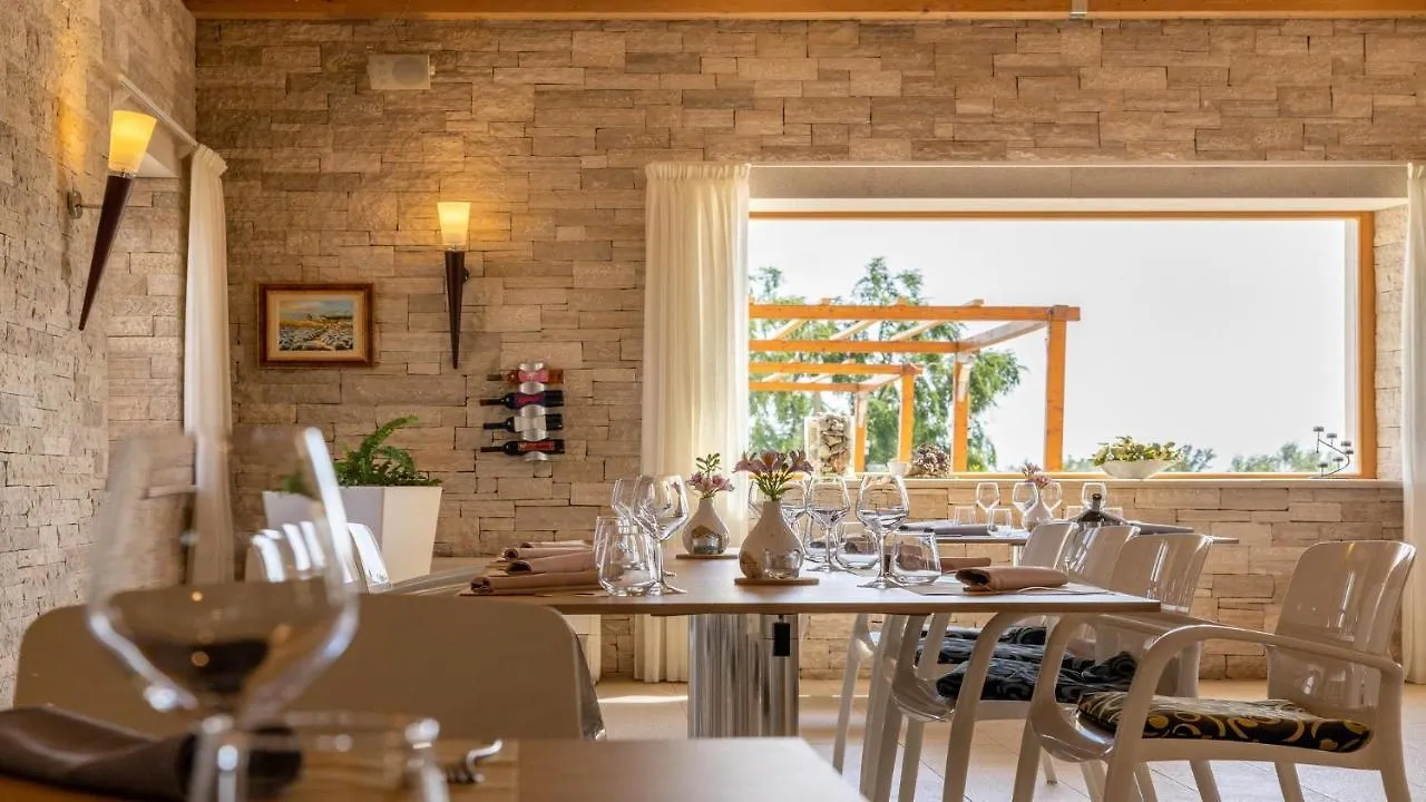Velanera Hotel & Restaurant Sisan 4*,  Croatia