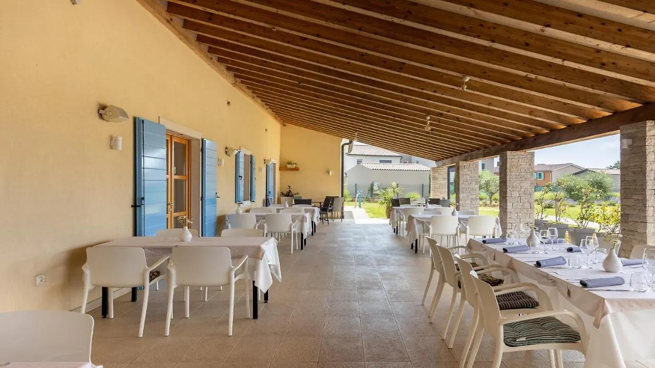Velanera Hotel & Restaurant Sisan