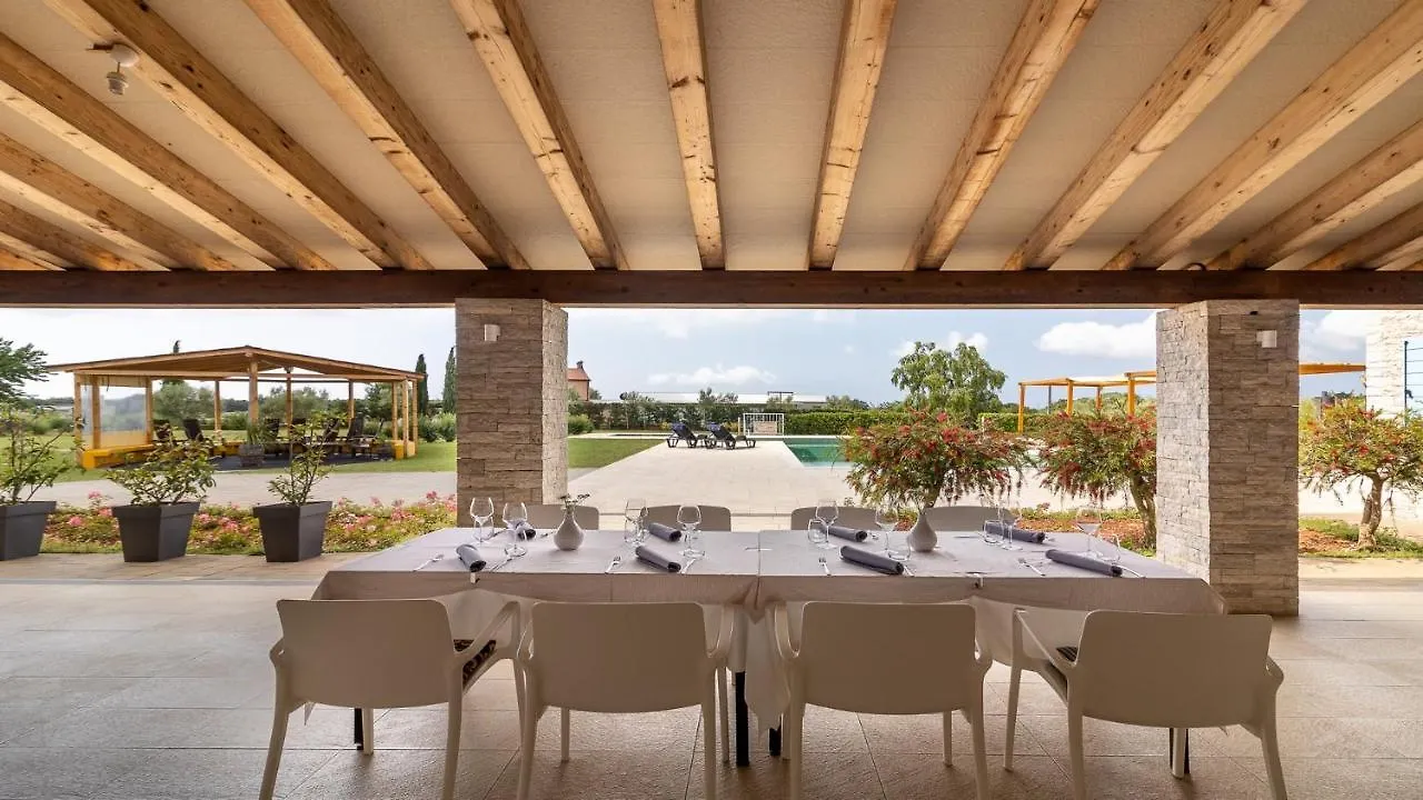 Velanera Hotel & Restaurant Sisan
