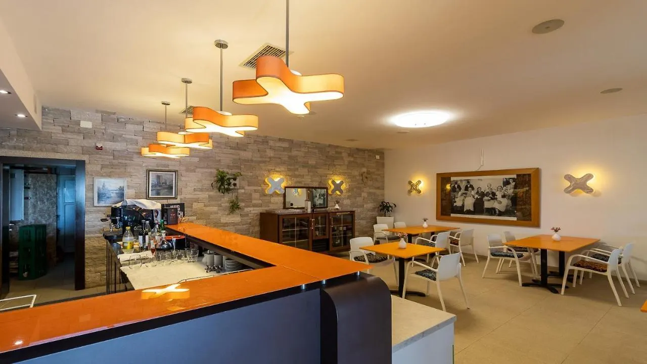 Velanera Hotel & Restaurant Sisan