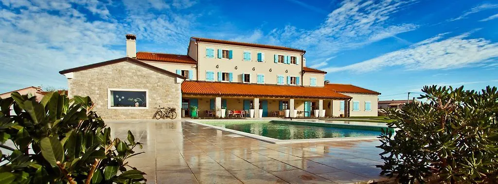 Velanera Hotel & Restaurant Sisan