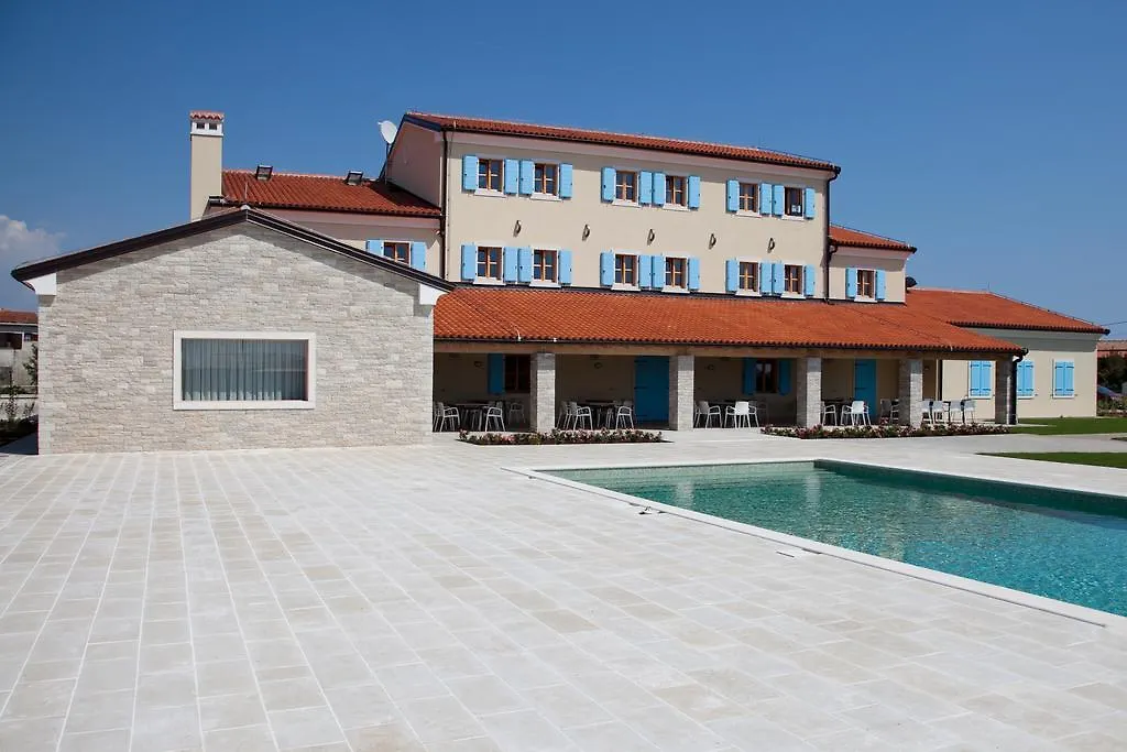 Velanera Hotel & Restaurant Sisan