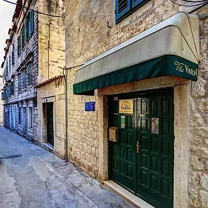 Guest house Varos ***