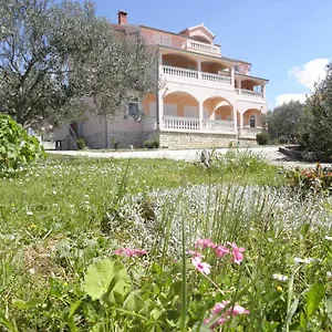 Guest house & Linda & Mario ***